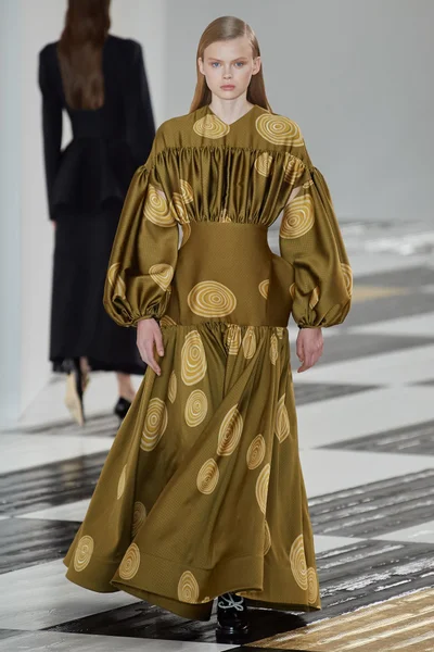 Look 24